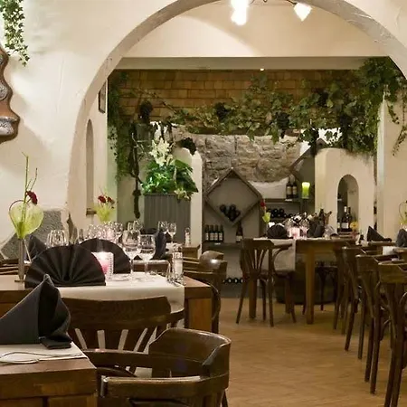 Hotel Grenier Des Grottes 3*